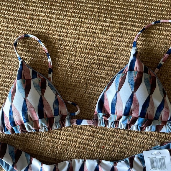 NWT! Splendid Deco medium 2Piece bikini. Triangle top $68, French Cut bottom $56 - Picture 9 of 16